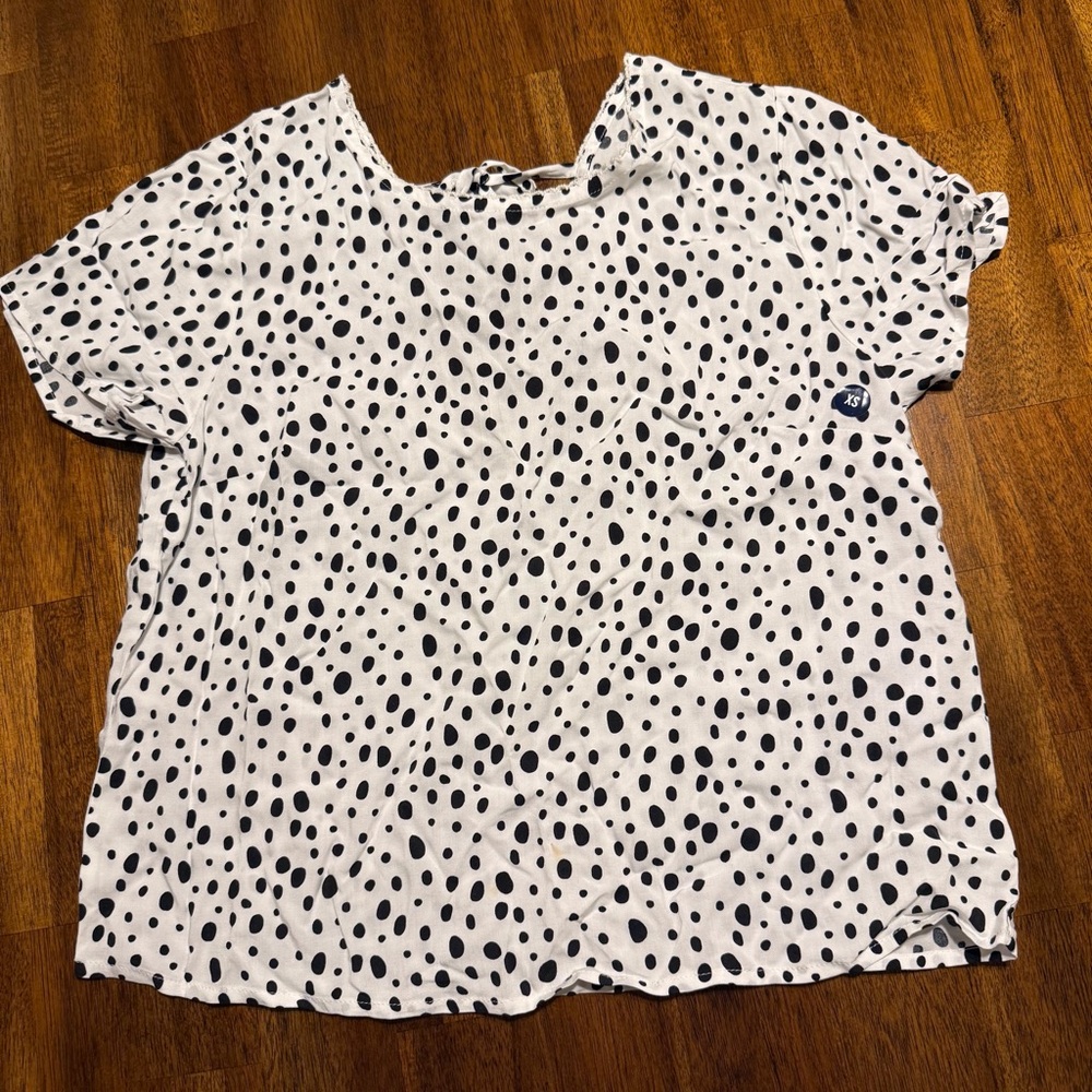 NWT $34 A&F V-Back Top in WHITE DOT - XS!